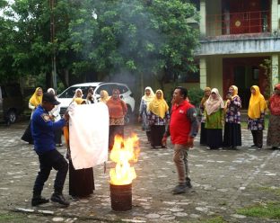 Dosen dan Mahasiswa UMS Sosialisasikan Mitigasi Bencana Kebakaran di Blora
