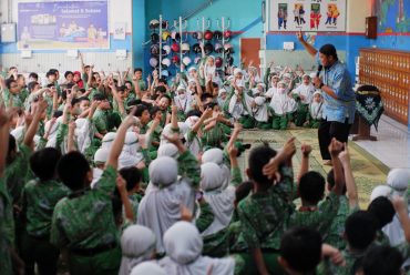 Meriah! Halalbihalal SD Muhammadiyah PK Kottabarat Solo Hadirkan Pendongeng