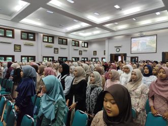 Pelepasan Calon Wisudawan, FKIP UMS Antarkan Alumni Mendunia