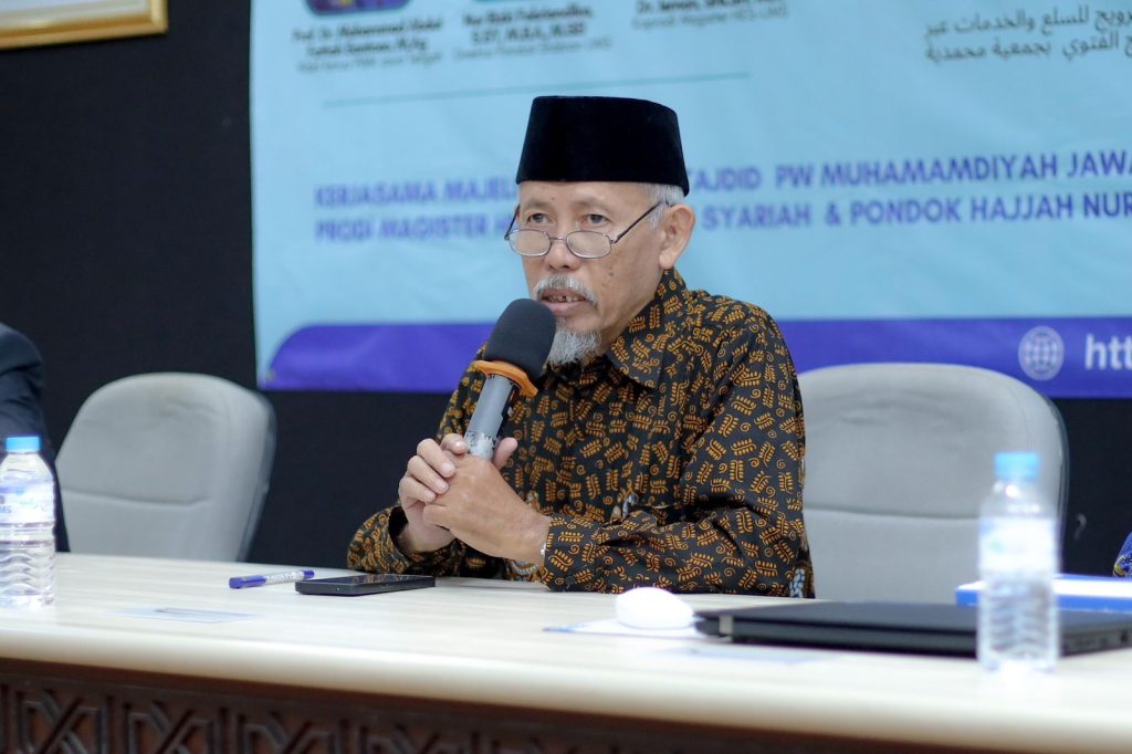 Wakil Ketua PWM Jawa Tengah sekaligus Guru Besar Fakultas Agama Islam UMS, Prof. M. Abdul Fattah Santoso.