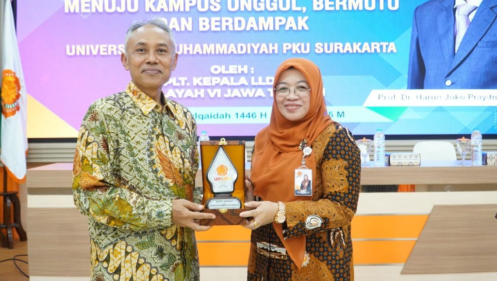 Plt Kepala Lembaga Layanan Pendidikan Tinggi (LL Dikti) Wilayah VI Jawa Tengah Harun Joko Prayitno melakukan kunjungan kerja pertamanya di Universitas Muhammadiyah PKU atau UMPKU Solo, Rabu (14/5/2025).