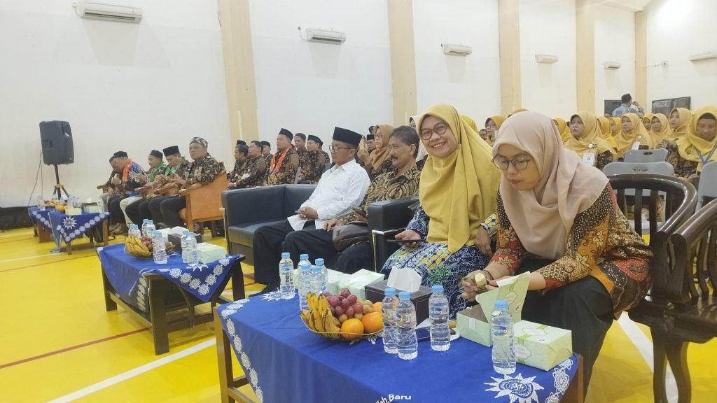 Sekolah Dasar (SD) Muhammadiyah 1 Solo menggelar studi tiru ke Limau Bendi School, Kebayoran Baru, Jakarta. Kepala Sekolah Sri Sayekti, menyatakan pentingnya belajar sepanjang hayat.