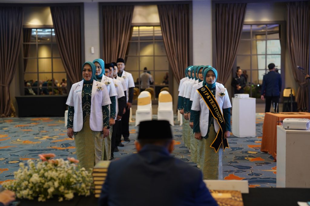 UMS Lantik 14 Dokter Baru, Rektor Tekankan Peran Ilmu dan Inovasi yang Berdampak