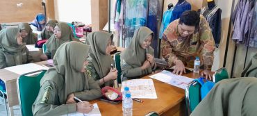 Sukseskan Budaya Literasi, Tim P2AD UMS Adakan Pelatihan Majalah Digital di Sekolah