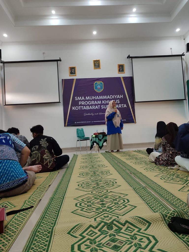 SMA Muhammadiyah Program Khusus (PK) Kottabarat Solo meluluskan 94 siswa kelas 12 angkatan ke-7 pada Senin (5/5/2025). Hal ini tertulis pada surat keputusan kelulusan nomor 307/III.4.AU/SMAMPK/V/2025.