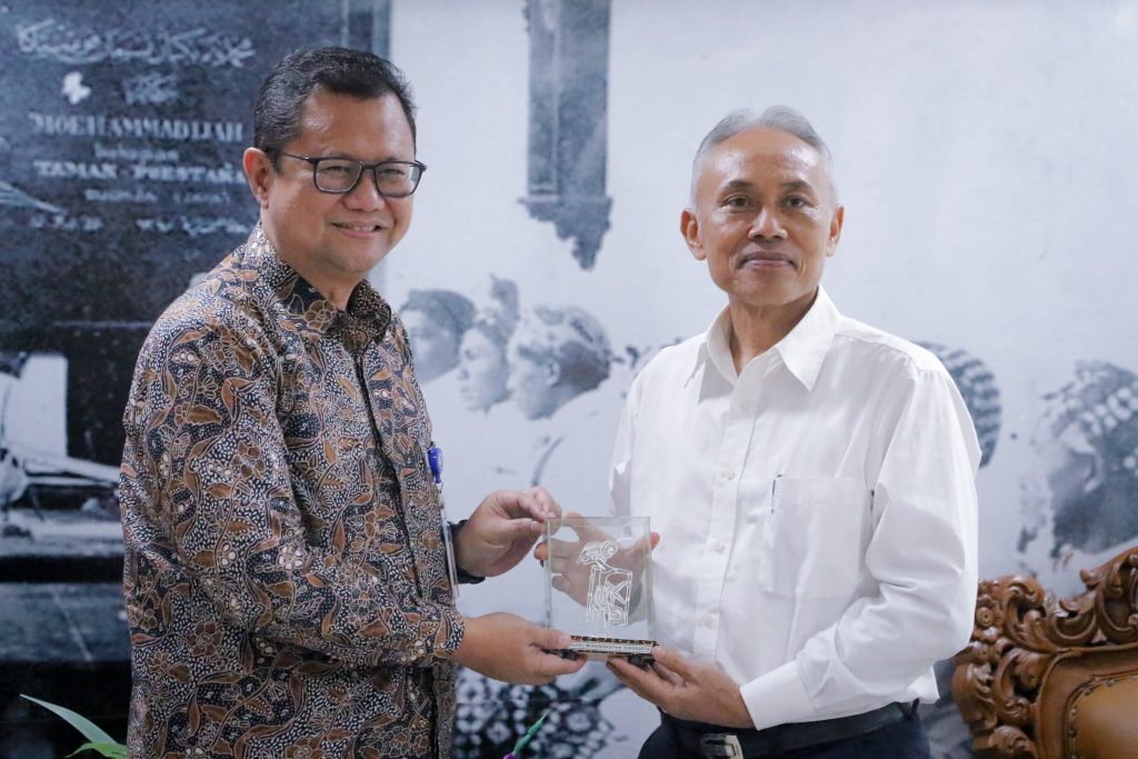 Universitas Muhammadiyah Surakarta (UMS) terus memperkuat sinergi strategis dengan lembaga negara. Kali ini, UMS menerima kunjungan dari rombongan Bank Indonesia Solo, Kamis (15/5/2025) kemarin.