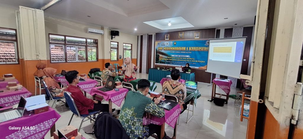 Dokumentasikan Best Practice Pengajaran, MPBI UMS Latih Menulis Guru Muhammadiyah se-Kartasura