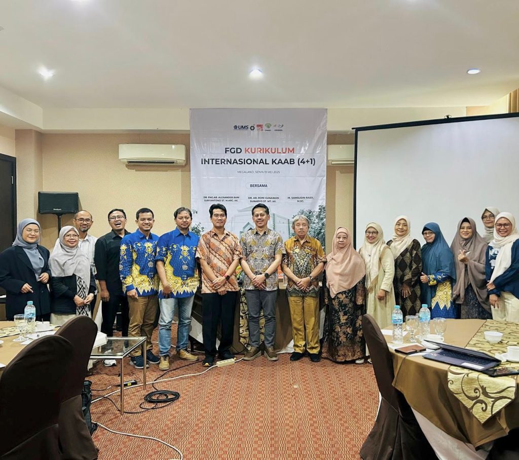 Program Studi Arsitektur Fakultas Teknik Universitas Muhammadiyah Surakarta (UMS) terus berkomitmen meningkatkan kualitas pendidikan dengan menyiapkan kurikulum bertaraf internasional sebagai langkah strategis menuju akreditasi dari Korean Architecture Accreditation Board (KAAB).