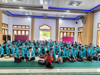 233 Mahasiswa UMS Didorong Bantu Petakan Masalah di Ranting Muhammadiyah Colomadu
