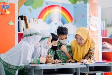 Ketika Negara Lebih Sayang Pejabat daripada Pendidik