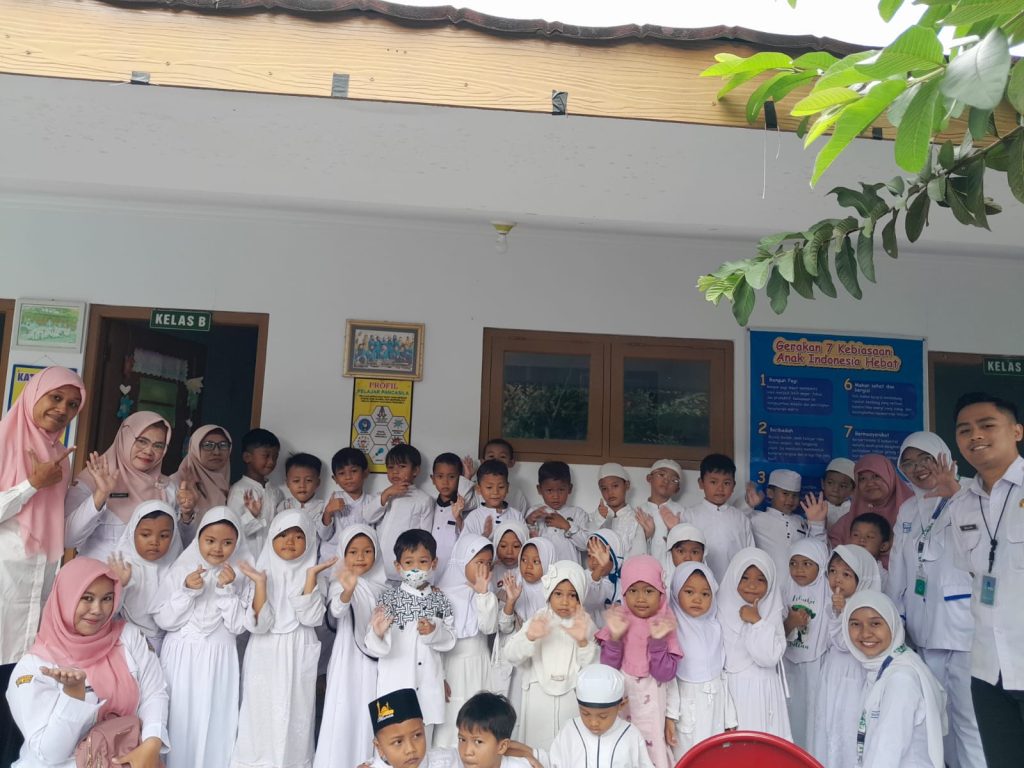 TK Aisyiyah Bolon 1 melaksanakan UKTK (Upaya Kesehatan Taman Kanak-kanak) serta pelayanan cek kesehatan gratis dari UPT Puskesmas Colomadu 1 pada Rabu, (21/5/2025) di sekolah setempat.