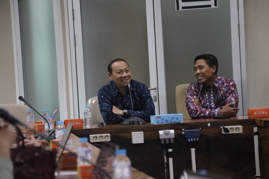 Universitas Muhammadiyah Surakarta (UMS) menerima kunjungan kehormatan dari Universitas Muhammadiyah Mataram (UMMAT) dalam rangka kegiatan silaturahmi dan studi tiru, Rabu (14/5/2025).