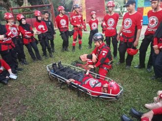 Empat Kader Terbaik HW UMS Ikuti Sekolah Vertical Rescue Indonesia