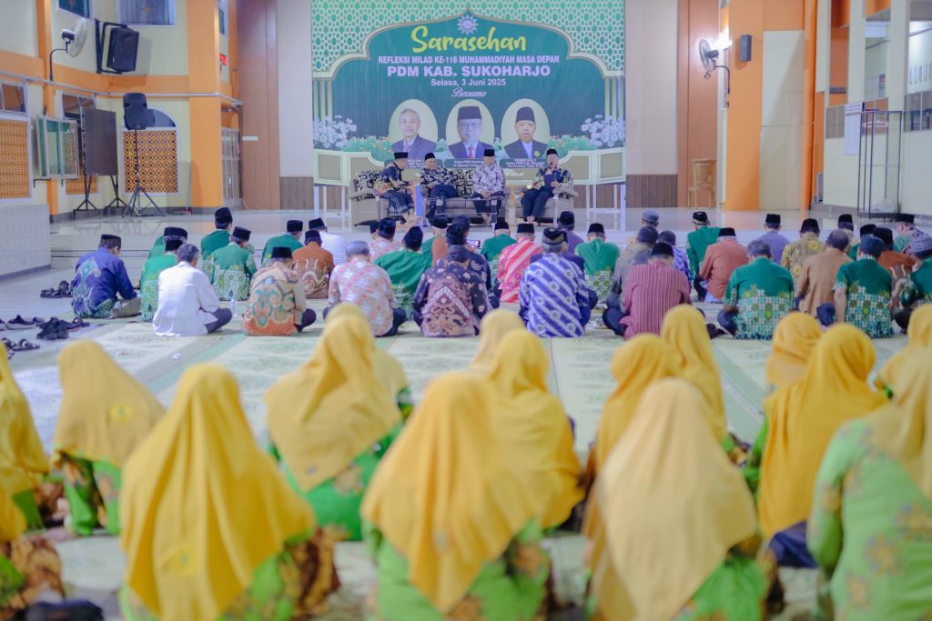 Rektor Universitas Muhammadiyah Surakarta (UMS), Prof. Harun Joko Prayitno, S.E, menghadiri Sarasehan Refleksi Milad ke-116 Muhammadiyah yang diselenggarakan Pimpinan Daerah Muhammadiyah (PDM) Kabupaten Sukoharjo pada Selasa (3/6/2025) malam.