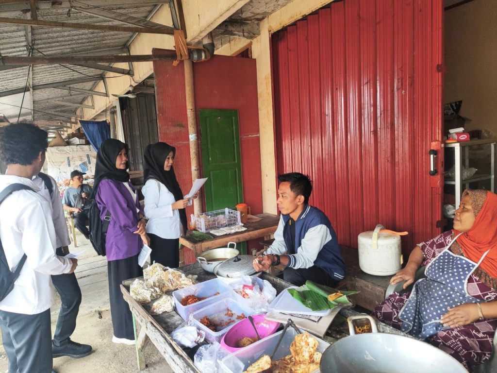 Tim Pengabdian Masyarakat Persyarikatan/AUM/Desa Binaan (P2AD) Fakultas Keguruan dan Ilmu Pendidikan (FKIP) Universitas Muhammadiyah Surakarta (UMS) menggandeng PKBM Cakra dan komunitas literasi lokal melaksanakan rangkaian kegiatan edukatif yang menyasar isu hoaks dan judi online.