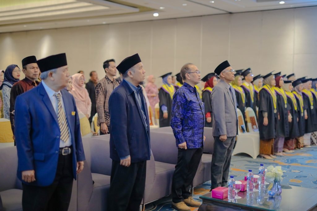 Fakultas Psikologi Universitas Muhammadiyah Surakarta (UMS) mewisuda 29 mahasiswa Magister Profesi Psikologi dalam upacara pengambilan sumpah profesi, Sabtu (31/5/2025).