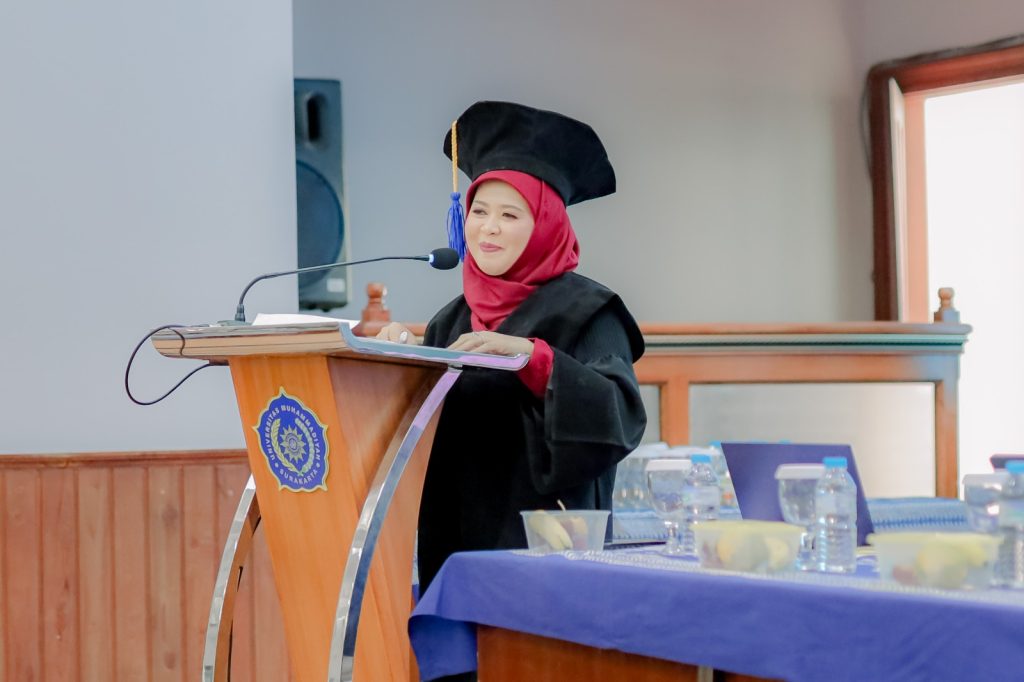 Universitas Muhammadiyah Surakarta (UMS) resmi mengukuhkan Prof. Eny Purwandari sebagai Guru Besar ke-60 Bidang Psikologi Kesehatan Mental. Pengukuhan berlangsung dalam Sidang Terbuka Senat di Auditorium Moh. Djazman UMS, bersamaan dengan pengukuhan Prof. Mochamad Solikin sebagai Guru Besar ke-61 Bidang Teknologi Bahan Konstruksi, Kamis (19/6/2025).