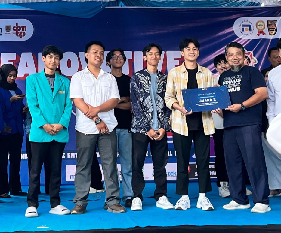 Tim ToCOFFEE Universitas Muhammadiyah Surakarta (UMS) meraih Juara 2 kategori Pitch Deck dalam ajang Creanovative Nasional yang digelar di Universitas Dian Nuswantoro (UDINUS) Semarang. Kompetisi bergengsi yang fokus pada inovasi dan kreativitas mahasiswa ini mengusung tema Entrepreneurship in The Digital Era 2025.