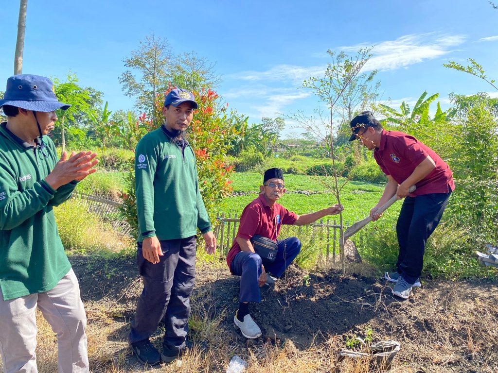 Kegiatan SuperCamp 2025 SD Muhammadiyah Program Khusus (PK) Banyudono secara resmi dibuka Rabu (18/6/2025), dengan seremoni penanaman pohon ketepeng di kawasan edukatif Janti Park. Sebanyak 450-an siswa dari kelas 1 hingga 5 ikut serta dalam kegiatan penuh inspirasi yang akan berlangsung selama dua hari, Rabu-Kamis (18-19/6/2025).