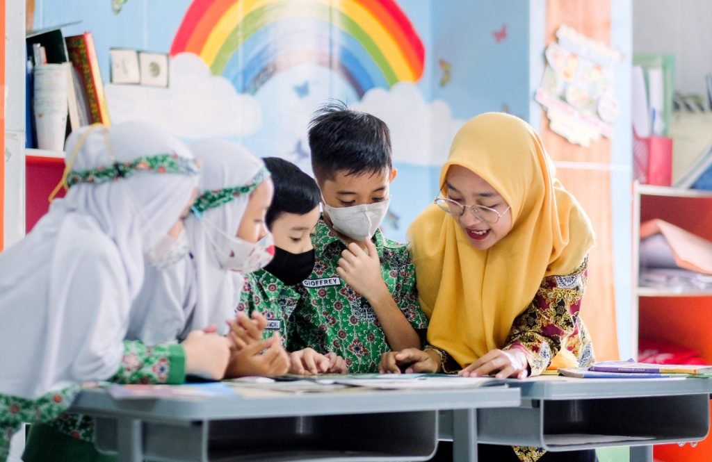 Webinar UMS Soroti Pentingnya Pendidikan yang Memakmurkan dan Membahagiakan