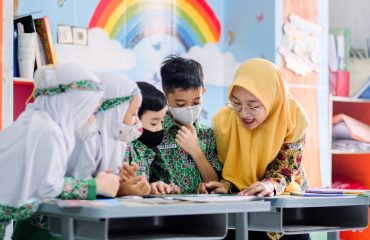 Webinar UMS Soroti Pentingnya Pendidikan yang Memakmurkan dan Membahagiakan