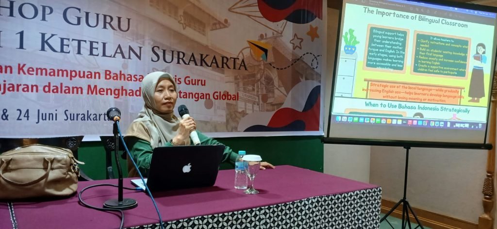 SD Muhammadiyah 1 Solo menggelar workshop pembelajaran bilingual. 