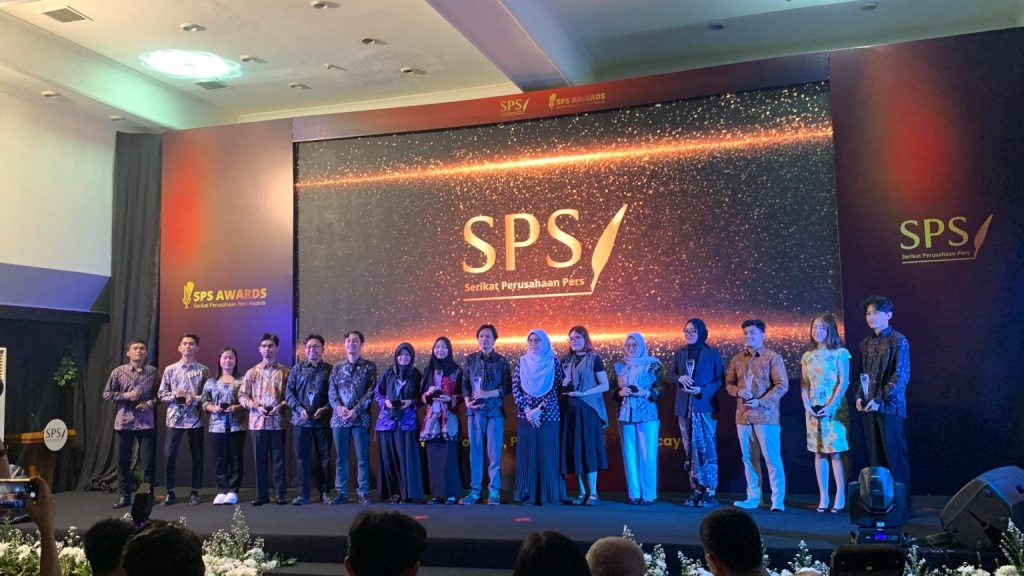 Lembaga Pers Mahasiswa (LPM) Pabelan Universitas Muhammadiyah Surakarta (UMS) kembali menorehkan prestasi membanggakan di kancah nasional. Dalam ajang Indonesia Student Media Awards (ISMA) yang diselenggarakan Serikat Perusahaan Pers (SPS) Pusat pada tahun 2025, LPM Pabelan menyabet dua penghargaan bergengsi kategori Gold Winner untuk Best Student Magazine dan Best Student Social Media.