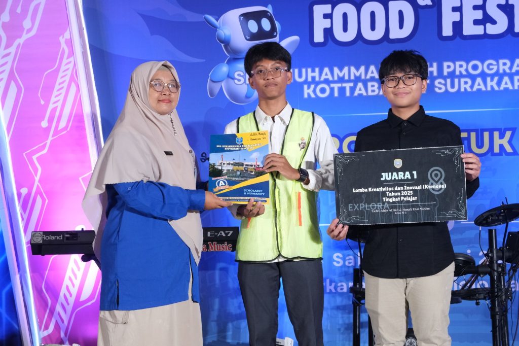 SMA Muhammadiyah Program Khusus (PK) Kottabarat Solo membuat terobosan dan inovasi berupa aplikasi wisata interaktif kota Surakarta yang mereka sebut sebagai EXPLORA.