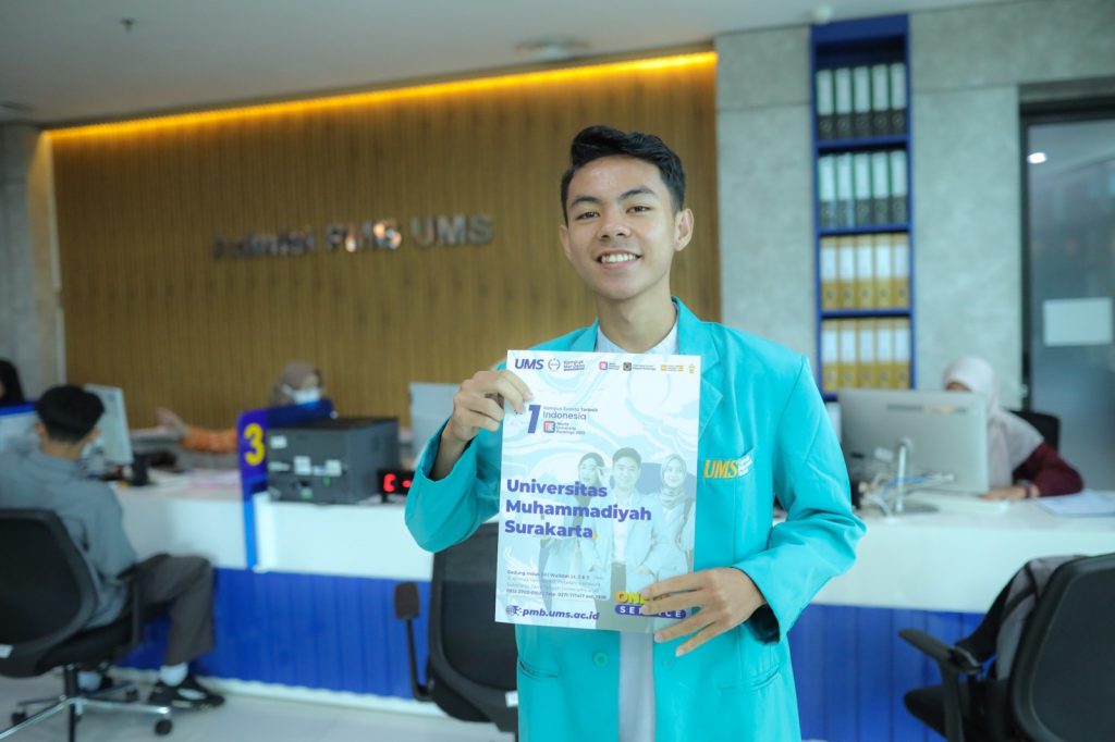 Penerima beasiswa UMS Derlin Ilham.