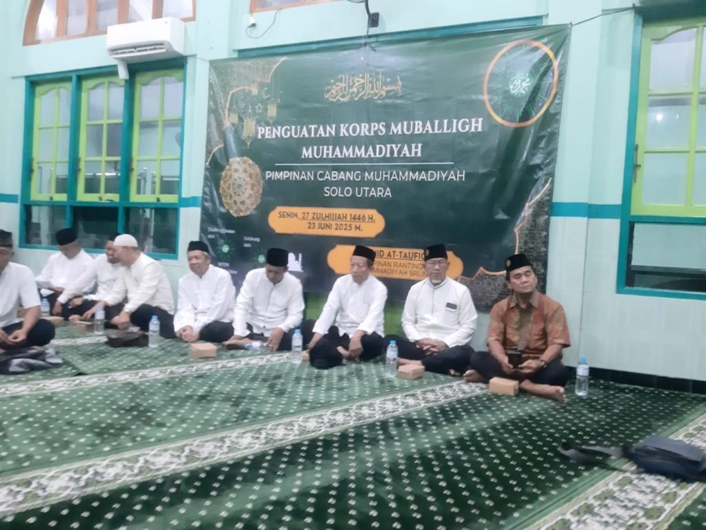 Sebagai ikhtiar berkelanjutan untuk membumikan risalah Islam berkemajuan, Pimpinan Cabang Muhammadiyah (PCM) Solo Utara menggelar Penguatan Korps Mubalig Muhammadiyah (KMM) Solo Utara pada Senin (23/6/2025) di Masjid At-Taufiq Bayan Kadipiro.