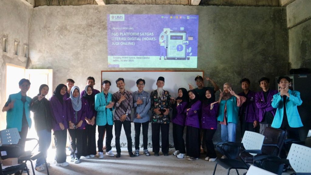 Upaya pencegahan penyebaran hoaks dan praktik judi online di kalangan remaja dan masyarakat terus diperkuat melalui pendekatan literasi digital berbasis komunitas. Hal ini tercermin dalam kegiatan Focus Group Discussion (FGD) Satgas Literasi Digital (Hoaks & Judi Online) yang diselenggarakan di Gedung PKBM Cakra, Desa Cipaku, Kecamatan Mrebet, Kabupaten Purbalingga.