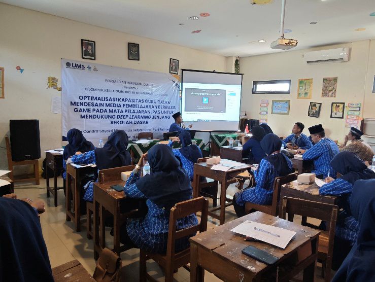 Tim pengabdian Universitas Muhammadiyah Surakarta (UMS) melaksanakan program pelatihan di Madrasah Ibtidaiyah Muhammadiyah (MIM) Bolon, Boyolali. Kegiatan ini mengusung tema Penguatan Kapasitas Guru dalam Mendesain Media Pembelajaran Berbasis Game untuk Mendukung Implementasi Deep Learning Jenjang Sekolah Dasar.