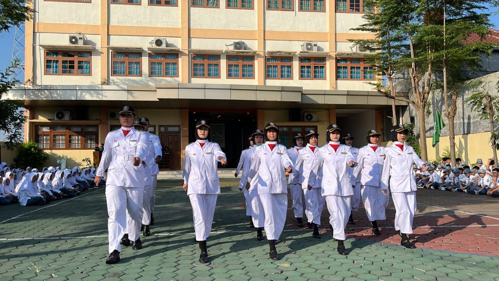 Parade Selamat Datang ala Paskibra Warnai Sambut Siswa SMA Muhammadiyah PK Solo