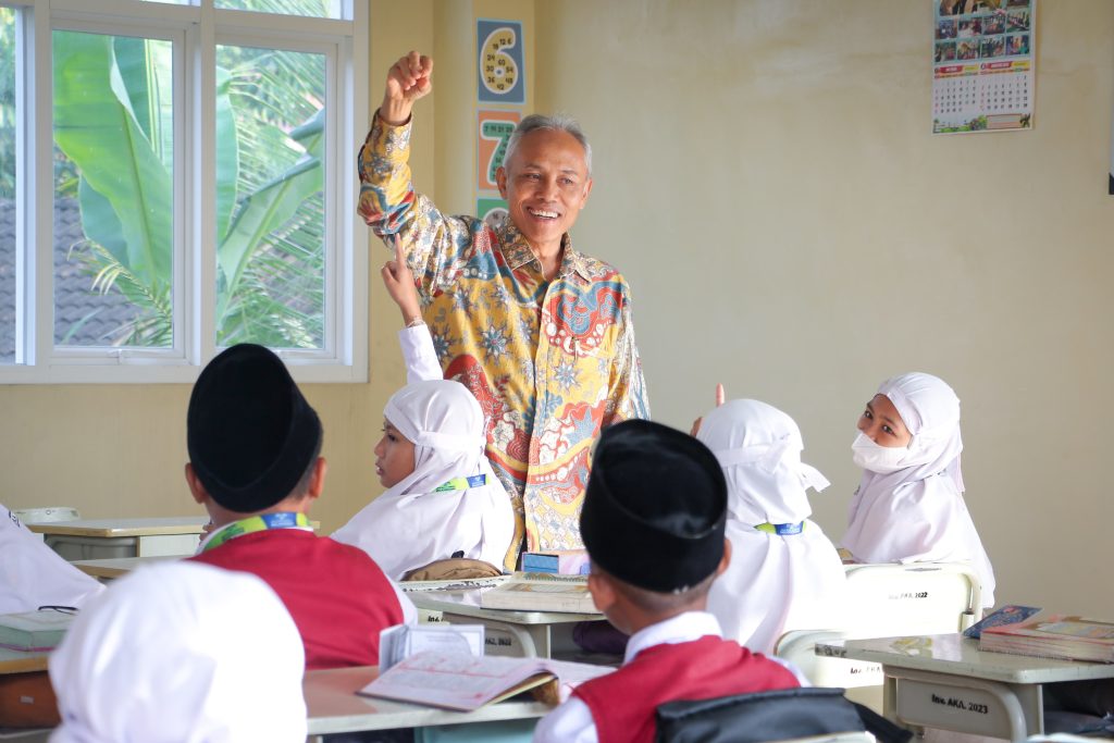 Rektor UMS Ajak Siswa MIM AKA Joyfull Learning