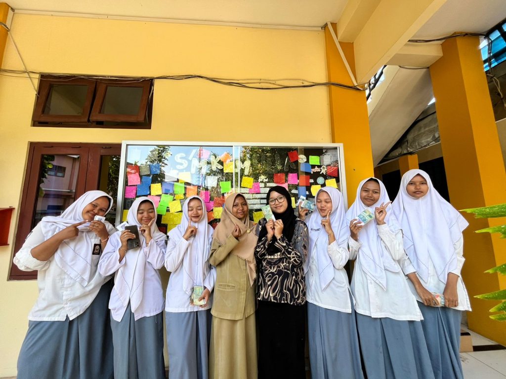 Di tengah dominasi lembaga pendidikan yang fokus mencetak siswa cerdas secara akademik, SMK Muhammadiyah 5 Solo tampil beda mengusung semangat wirausaha sejak dini.