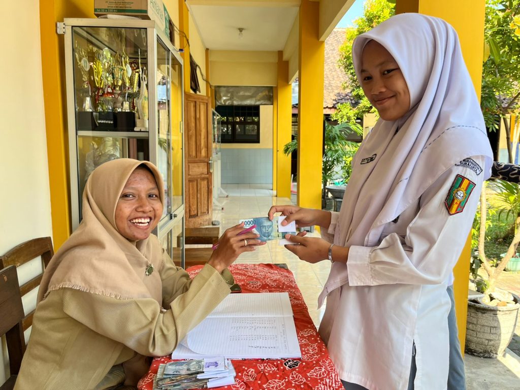 Senin Ceria, Dompet Bahagia: Saat Siswa SMK Muhammadiyah 5 Solo Digaji dari Hasil Karya