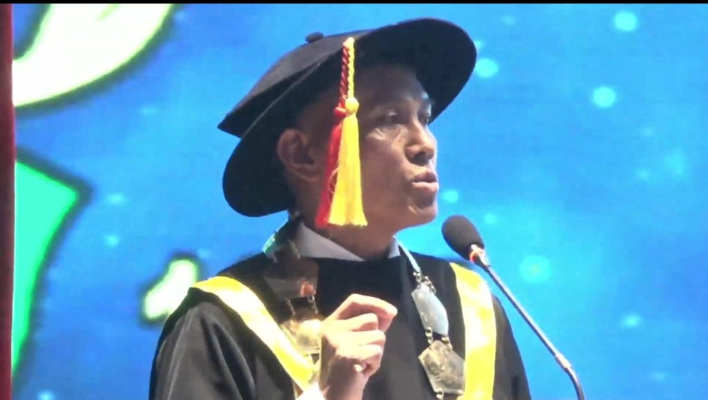 Plt. Kepala Lembaga Layanan Pendidikan Tinggi (LLDIKTI) Wilayah VI Jawa Tengah sekaligus Rektor Universitas Muhammadiyah Surakarta (UMS), Prof. Harun Joko Prayitno, memberikan orasi ilmiah dalam prosesi Wisuda Sarjana Terapan Taruna Akademi Militer (Akmil) Magelang, Kamis (10/7/2025).