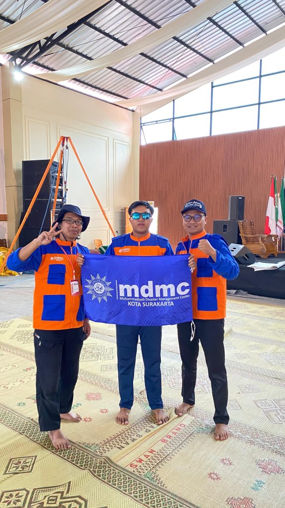 MDMC PDM Kota Solo meraih juara 2 Lomba Dukungan Psikososial (LDP) Jambore Nasional (Jamnas) Relawan Muhammadiyah di Tawangmangu, 26-29/6/2025. Tim LDP tersebut beranggotakan Deden Ilham Barokah, Alvin Sri Wijayanto dan Ichsan Kristanto.