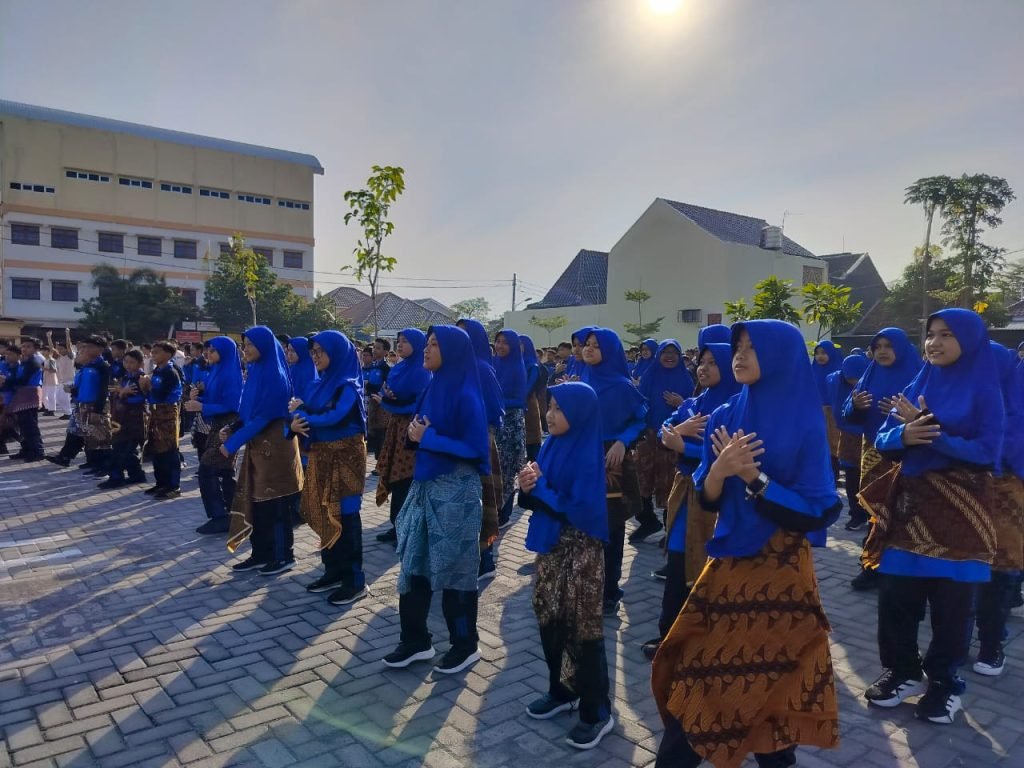 Hari Anak Nasional di SMP Muhammadiyah PK: Dari Senam Ceria hingga Deklarasi Stop Bullying