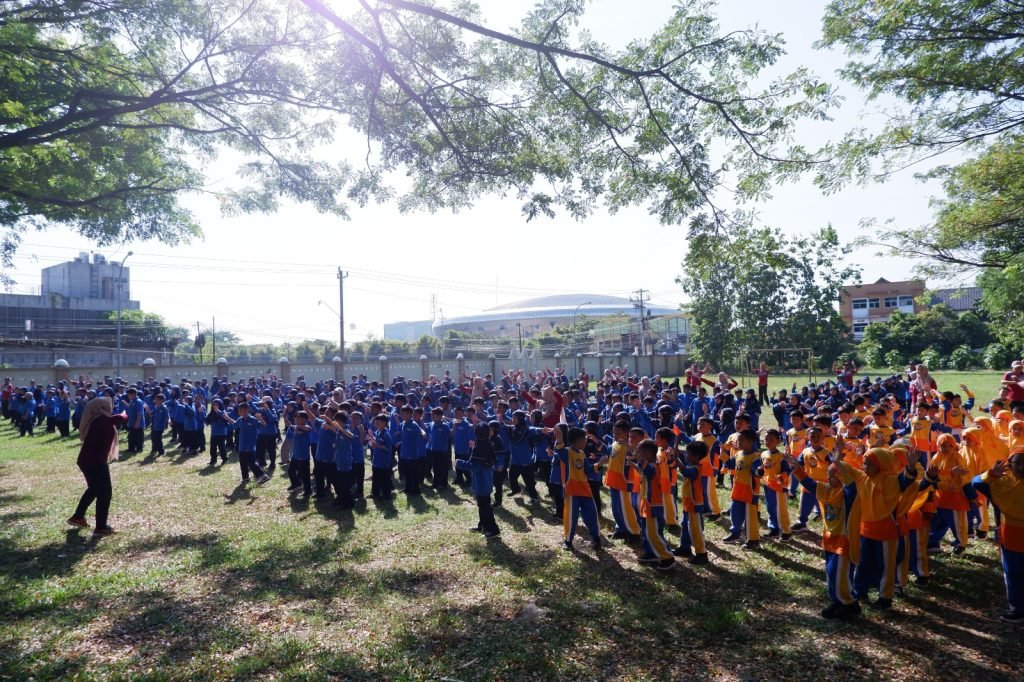 Terbangkan Burung Perkutut, SD Muhammadiyah PK Solo Rayakan Puncak MPLS Ramah