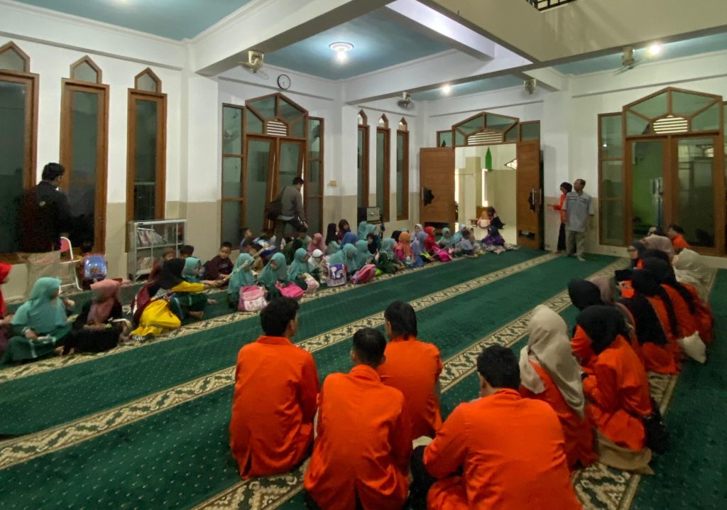 UMPKU Solo memberikan aksi nyata hidup sehat di Kelurahan Jayengan Solo dengan penyuluhan hipertensi, diabetes melitus dan pencegahan stunting. Kegiatan tersebut adalah bagian dari program Kuliah kerja Nyata Tematik (KKN-T) yang berjalan 19 Juli 2025 sampai 2 Agustus 2025.