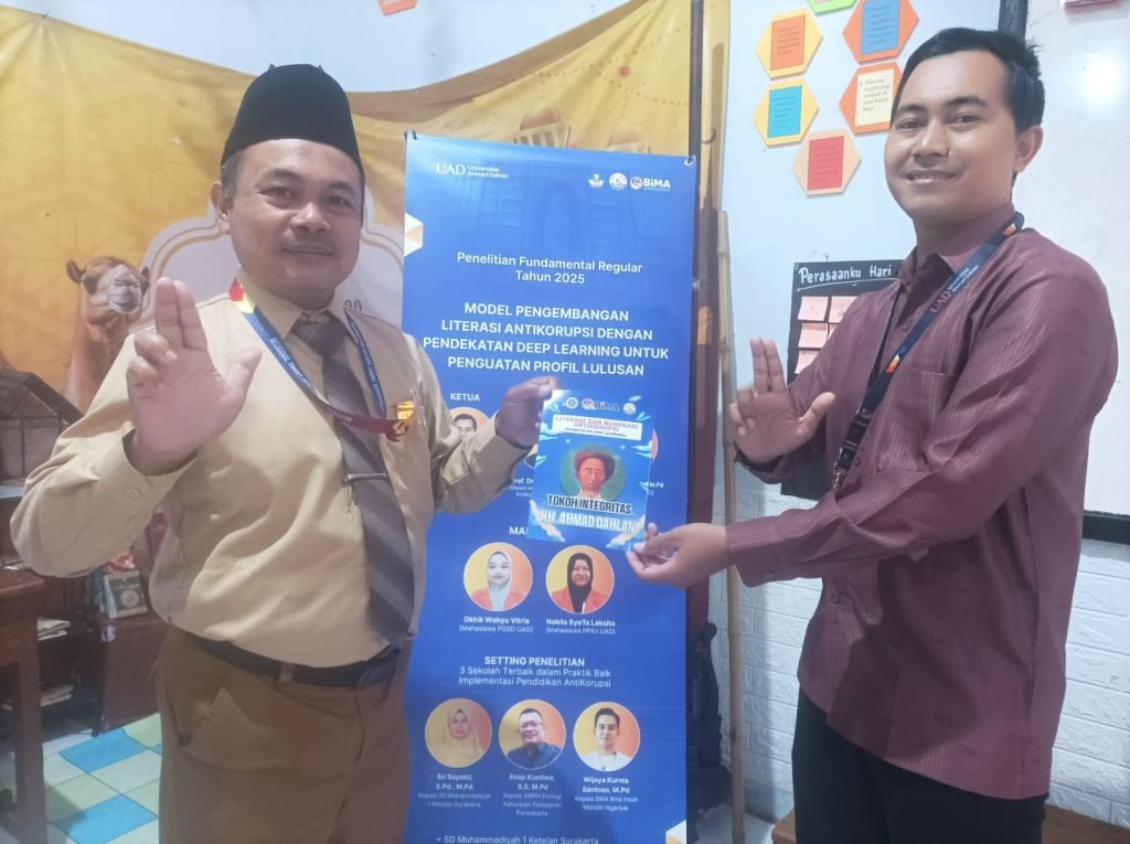 Universitas Ahmad Dahlan (UAD) Yogyakarta menggandeng SD Muhammadiyah 1 Ketelan Solo sebagai tempat penelitian fundamental regular tahun 2025, Senin (21/7/2025). Penelitian ini menggunakan model pengembangan literasi antikorupsi dengan pendekatan deep learning (pembelajaran mendalam) untuk profil lulusan.