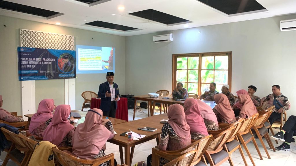 Semiloka SD Muhammadiyah 22 Sruni-Fakultas Psikologi UMS: Rajut Karakter Anak lewat Pengelolaan Emosi