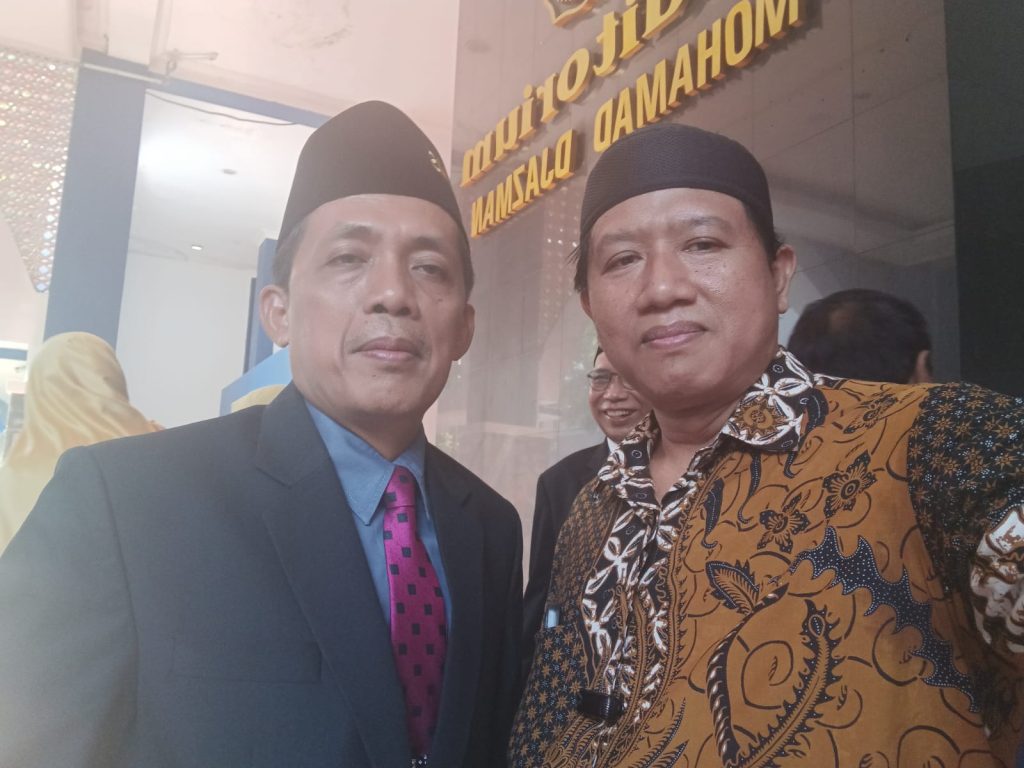 Universitas Muhammadiyah Surakarta (UMS) kembali meneguhkan komitmennya dalam memperkuat nilai-nilai keislaman dan kemuhammadiyahan melalui pelantikan Mohamad Ali sebagai Dekan Fakultas Agama Islam (FAI) UMS periode terbaru.