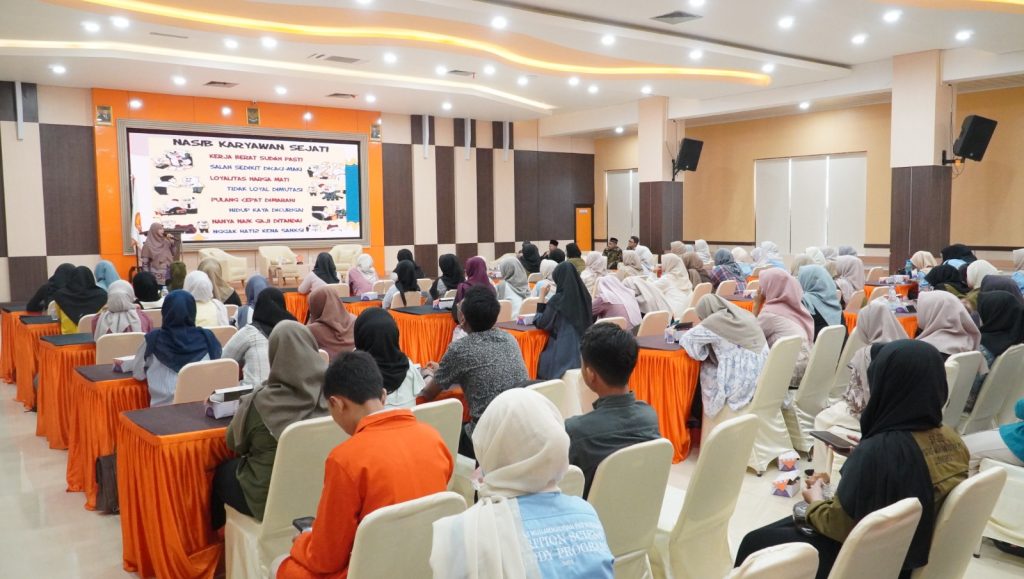 Program Studi S1 Gizi UMPKU Solo menggelar kuliah pakar di auditorium kampus, Sabtu (12/7/2025). Kuliah Pakar mengambil tema "Mengukir Peluang Wirausaha Bersertifikat Halal di Era Digital untuk Keberlanjutan Pangan Nasional".