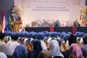 UMS Kukuhkan 65 Dokter Baru: Rektor Gaungkan Dokter Berjiwa “PT IMAM”