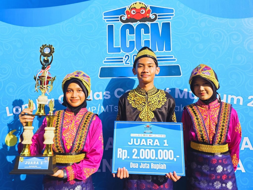 SMP Muhammadiyah Program Khusus (PK) Kottabarat Solo kembali menorehkan prestasi membanggakan. Tim Lomba Cerdas Cermat Museum (LCCM) sekolah ini sukses menyabet Juara 1 tingkat Kota Surakarta dalam ajang LCCM jenjang SMP/MTs yang diselenggarakan di Museum Radya Pustaka Surakarta, Senin (28/7/2025).
