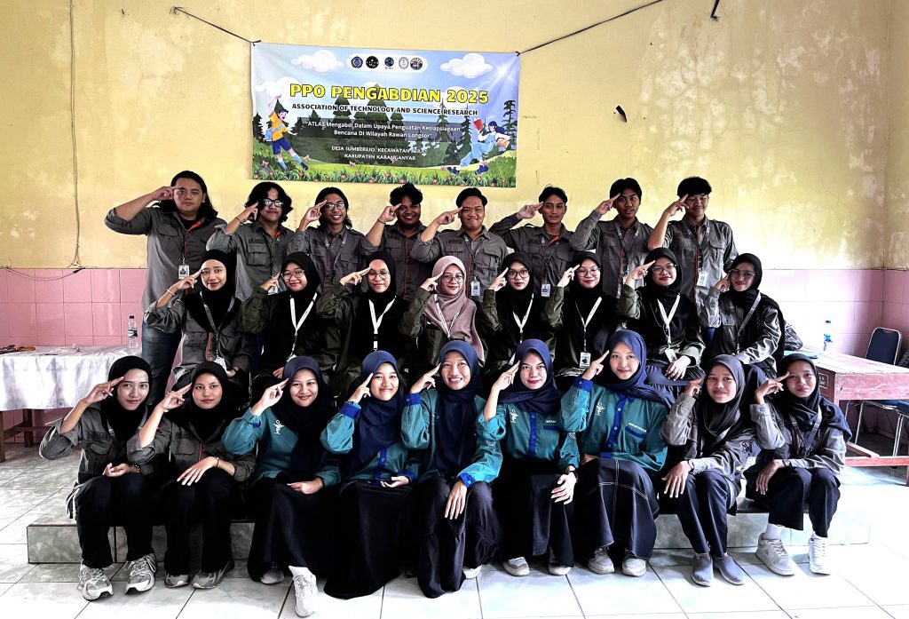 Tim ATLAS Geografi UMS Tingkatkan Kewaspadaan Longsor Melalui Edukasi Interaktif