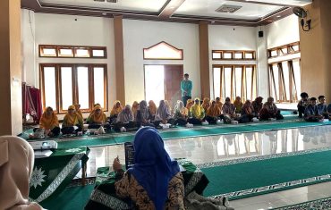 Pimpinan Cabang ‘Aisyiyah Colomadu Gelar Sosialisasi Mengubah Sampah Jadi Berkah