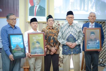 Ketua BPH UMS Luncurkan 3 Buku tentang Sekolah Berkemajuan Berbasis Masjid
